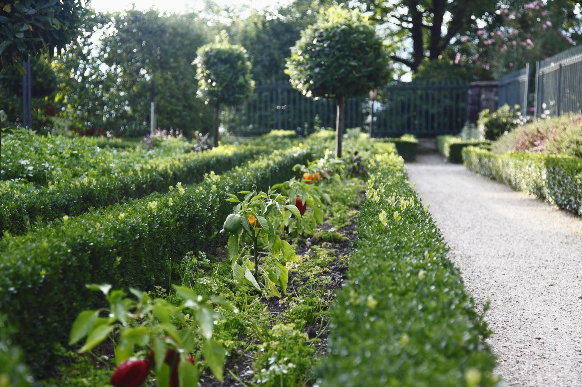 Domaine De Chateauvieux Hotel Peney Dessus